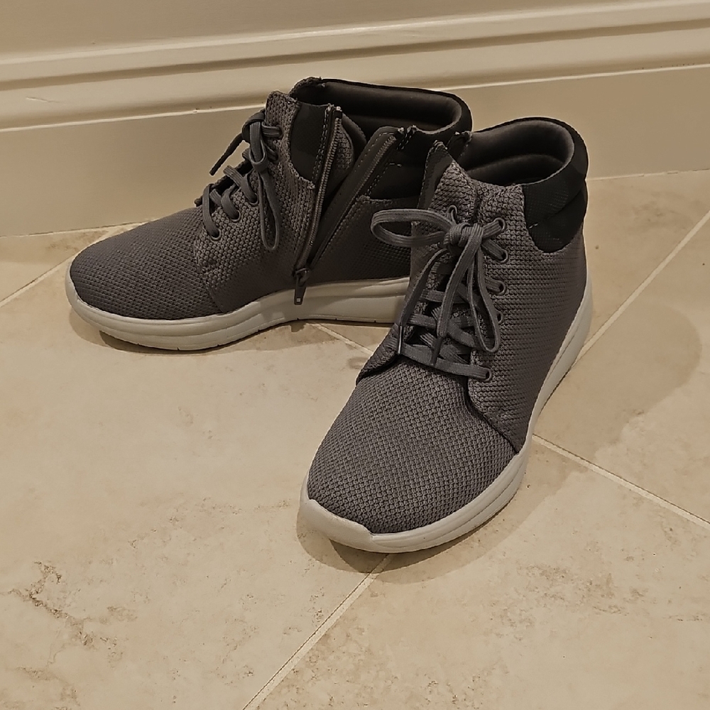 Clarks Cloudsteppers Women's Gray High-Top Sneaker Style Shoe, Size 7.5 M